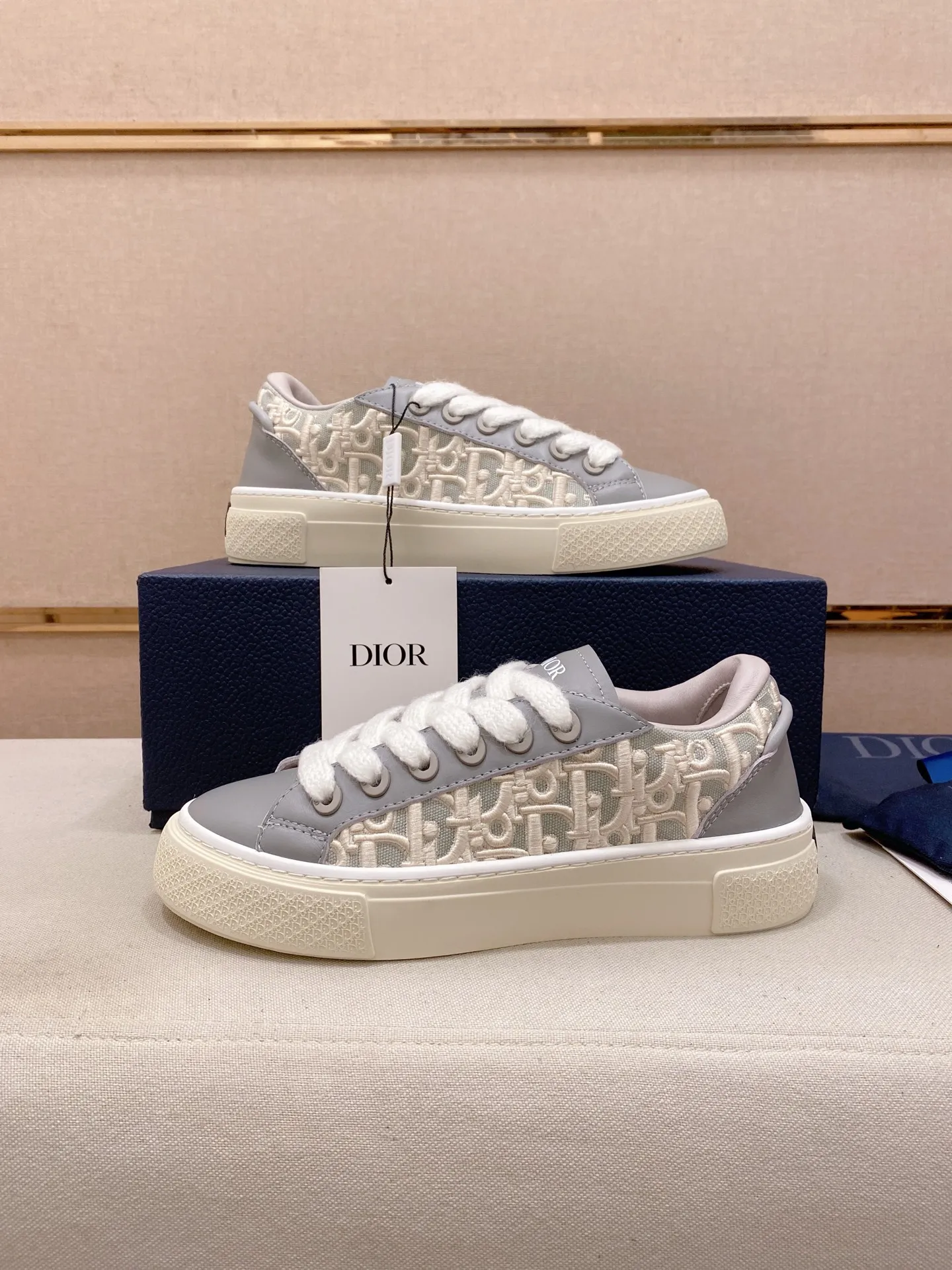 Factory price: 300 Men's shoes 💰[Dior·Dior] Top 🔍Couple style 💏🔍New casual sports style couple shoes, new four-season design, perfect workmanship, lace-up lazy style to create cabinet quality, upper: imported first-layer cowhide, sheepskin lining is soft and comfortable, ultra-light TPU wear-resistant outsole, simple, versatile fashion men's shoes, excellent color code number 35--44